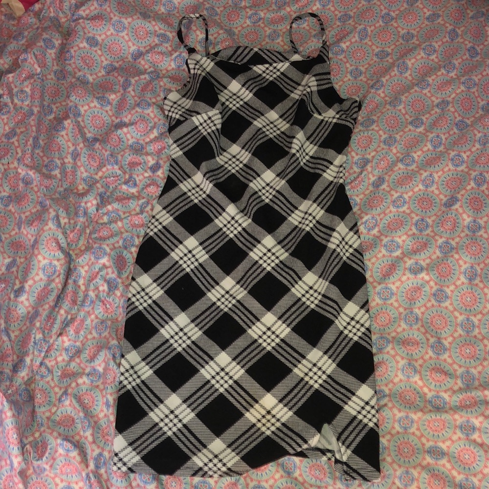 black and white plad women’s dress